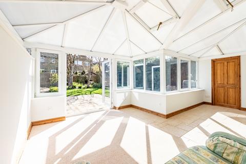 42 Corbett Road, Carterton, OX18 3LE