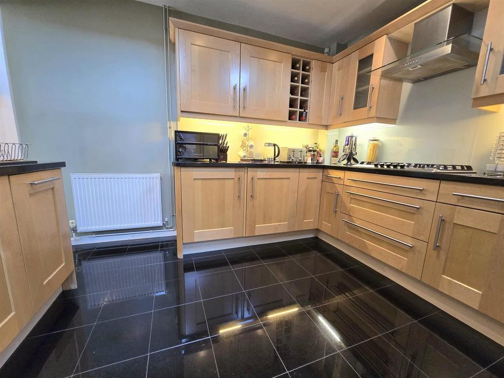 Kitchen 1.jpg