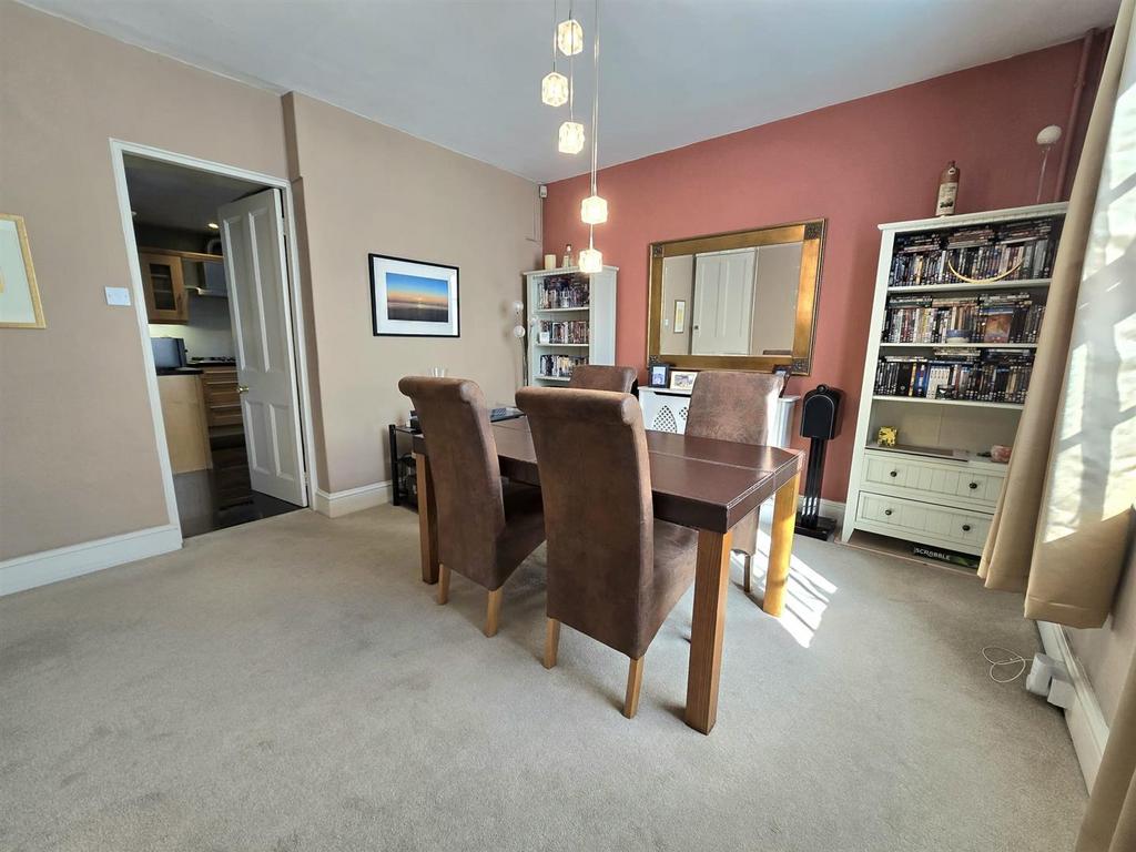 Dining room 1.jpg