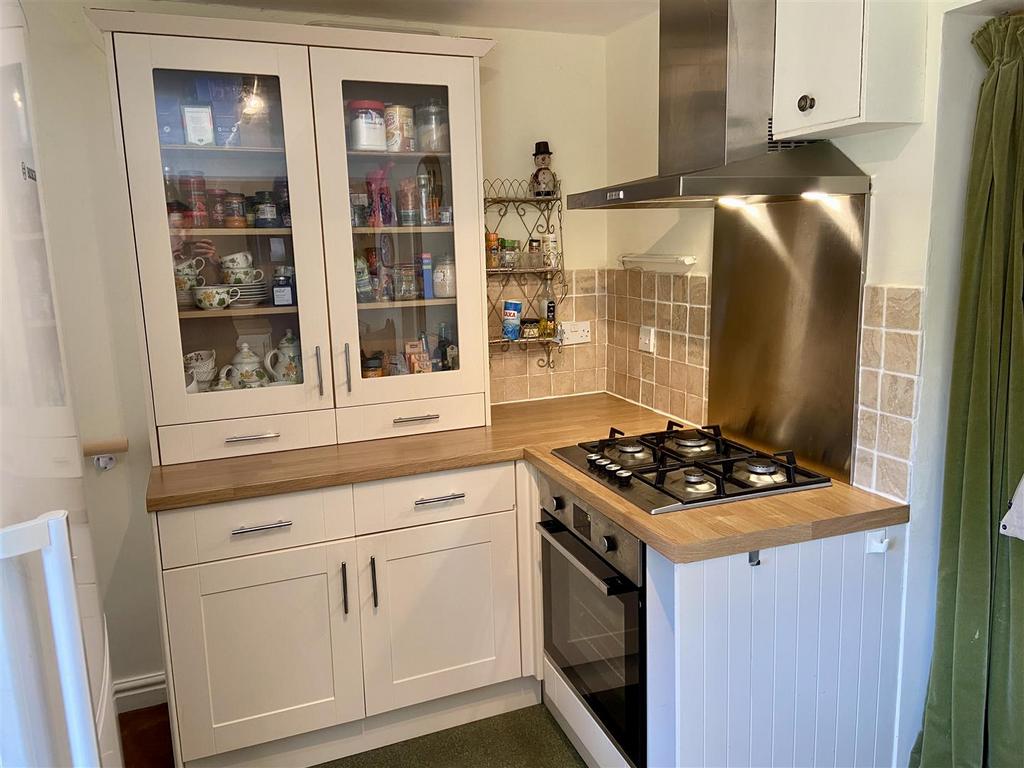 Kitchen (3).JPEG