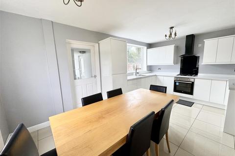 4 bedroom semi-detached house to rent, Runcorn Avenue, Stockton-On-Tees