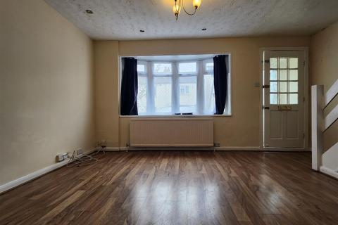 3 bedroom terraced house to rent, 52 Dunton Road Romford - AVAILABLE NOW!