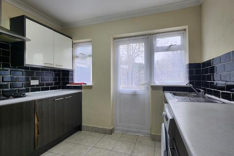 3 bedroom terraced house to rent, 52 Dunton Road Romford - AVAILABLE NOW!