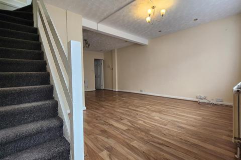 3 bedroom terraced house to rent, 52 Dunton Road Romford - AVAILABLE NOW!