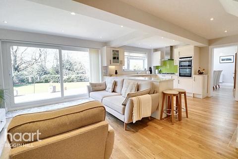 3 Rag Hill Close, Tatsfield, Westerham, TN16 2LR