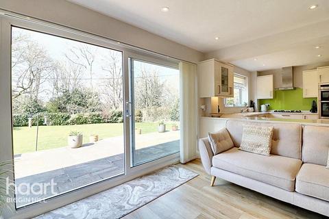 3 Rag Hill Close, Tatsfield, Westerham, TN16 2LR