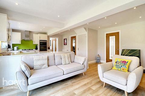 3 Rag Hill Close, Tatsfield, Westerham, TN16 2LR