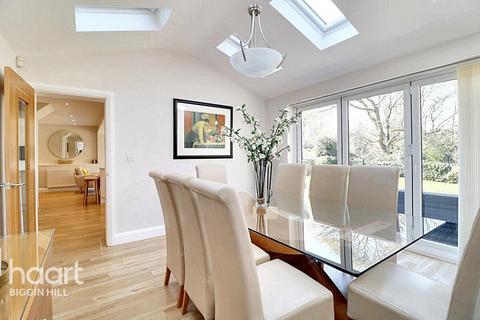 3 Rag Hill Close, Tatsfield, Westerham, TN16 2LR