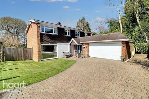 3 Rag Hill Close, Tatsfield, Westerham, TN16 2LR