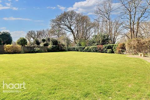 3 Rag Hill Close, Tatsfield, Westerham, TN16 2LR