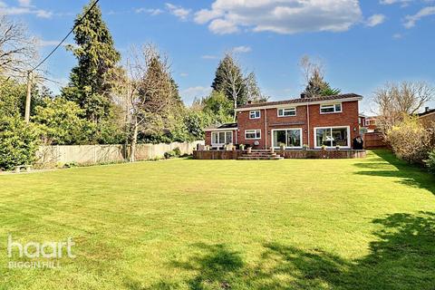 3 Rag Hill Close, Tatsfield, Westerham, TN16 2LR