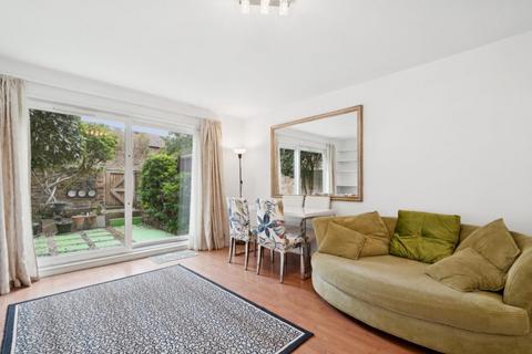 Studio to rent, Bartle Road, London W11