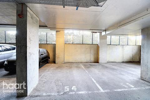 Royal Crescent, Newbury Park