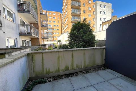 1 bedroom flat to rent, Rosemoor House, London W13
