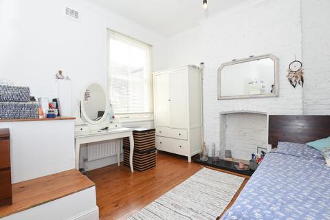 3 bedroom apartment to rent, Erlanger Road London SE14