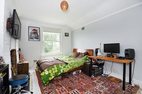 3 bedroom apartment to rent, Erlanger Road London SE14