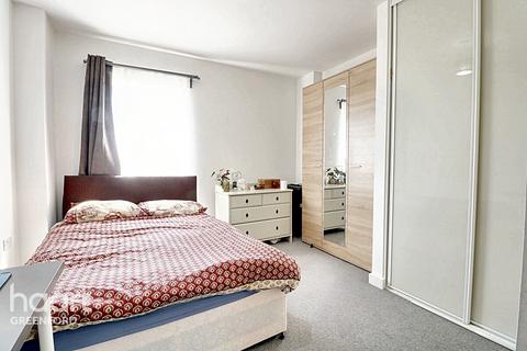 Rectory Park Avenue, Northolt