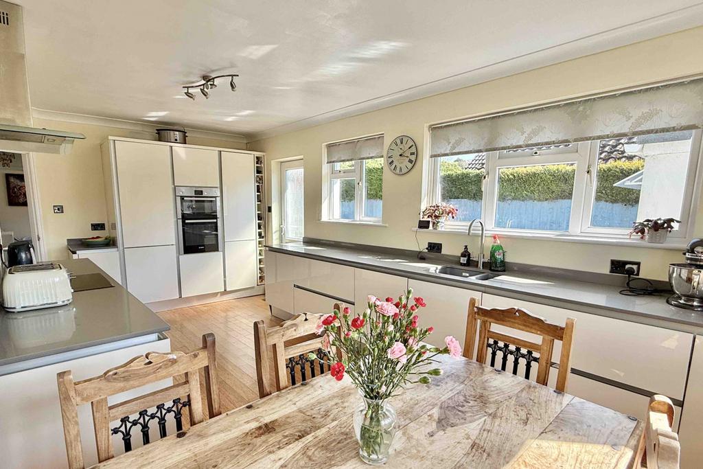Meadow Way Ringwood, BH24 1RY - View 2