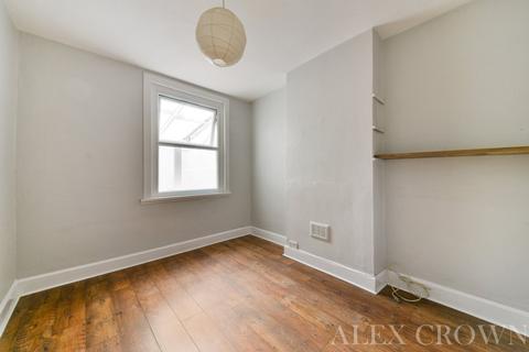 4 bedroom terraced house to rent, Ferndale Road, Brixton