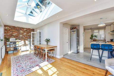 17 Collyers Crescent, Liphook, GU30 7DA