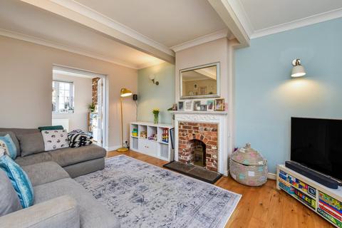 17 Collyers Crescent, Liphook, GU30 7DA