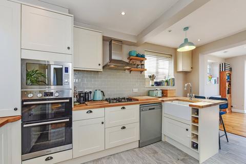 17 Collyers Crescent, Liphook, GU30 7DA