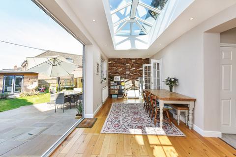 17 Collyers Crescent, Liphook, GU30 7DA