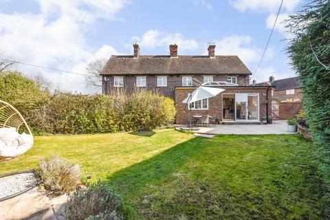 17 Collyers Crescent, Liphook, GU30 7DA