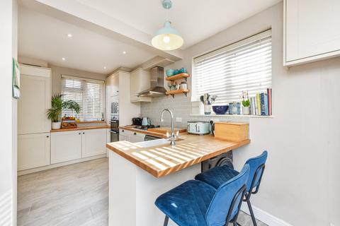 17 Collyers Crescent, Liphook, GU30 7DA