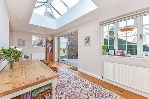 17 Collyers Crescent, Liphook, GU30 7DA