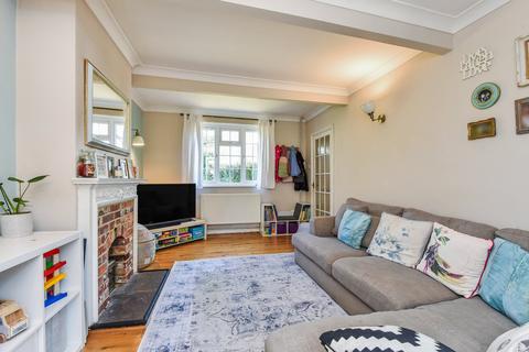 17 Collyers Crescent, Liphook, GU30 7DA