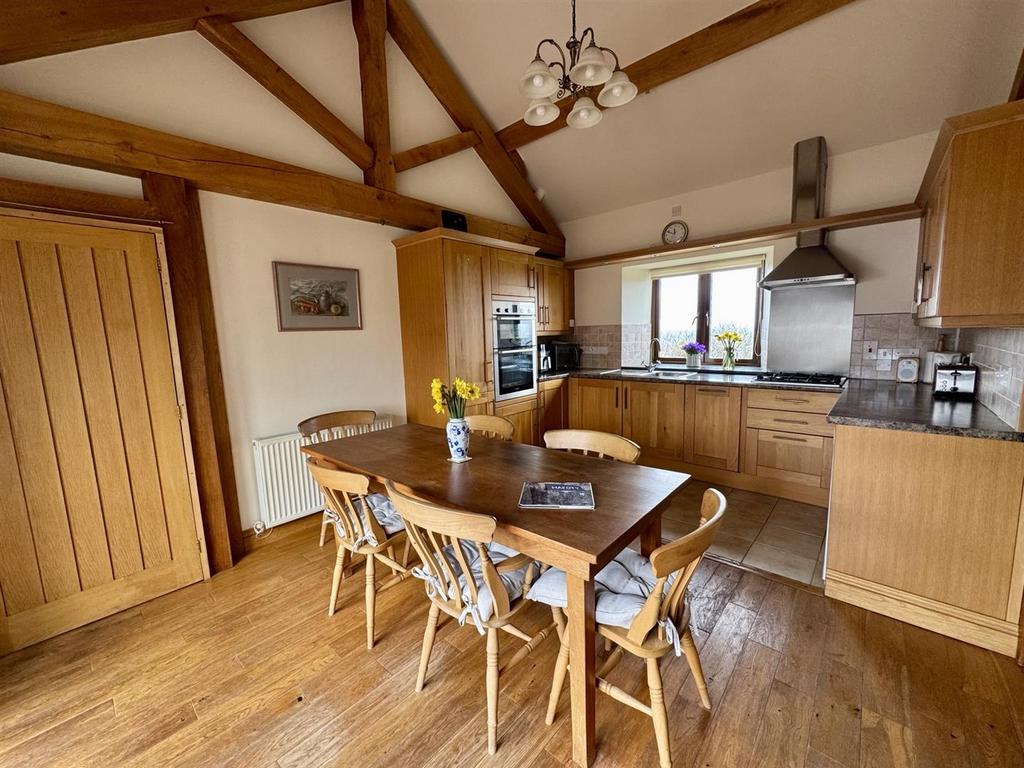 Kitchen/Dining Area