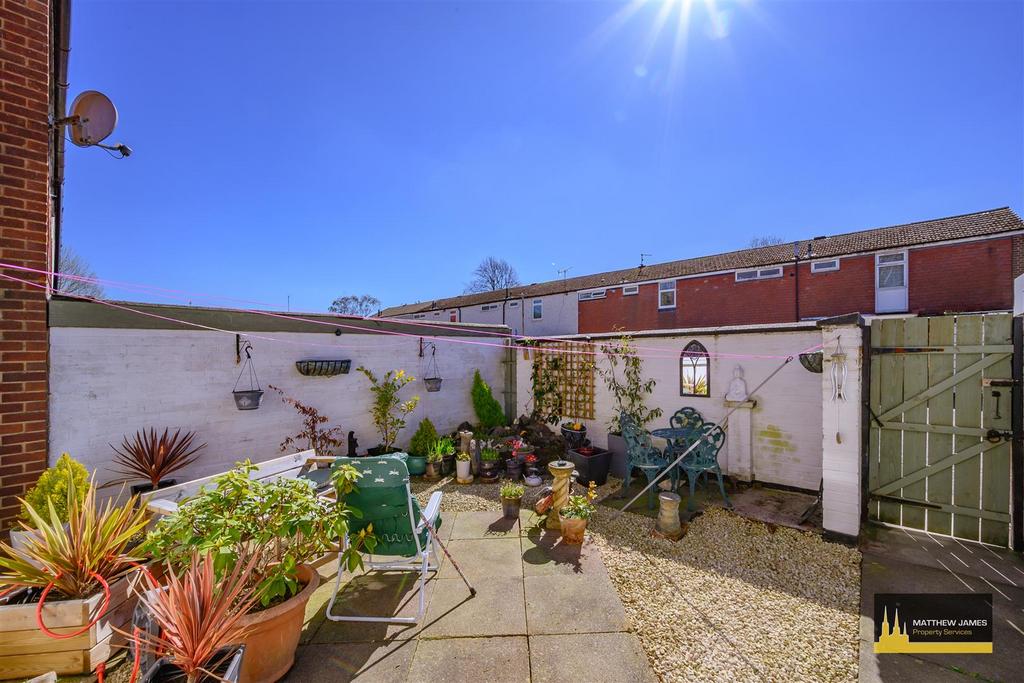 518 Kingswood Road-18.jpg