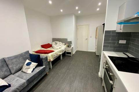 Studio for sale, East Parade, Bradford, West Yorkshire, BD1