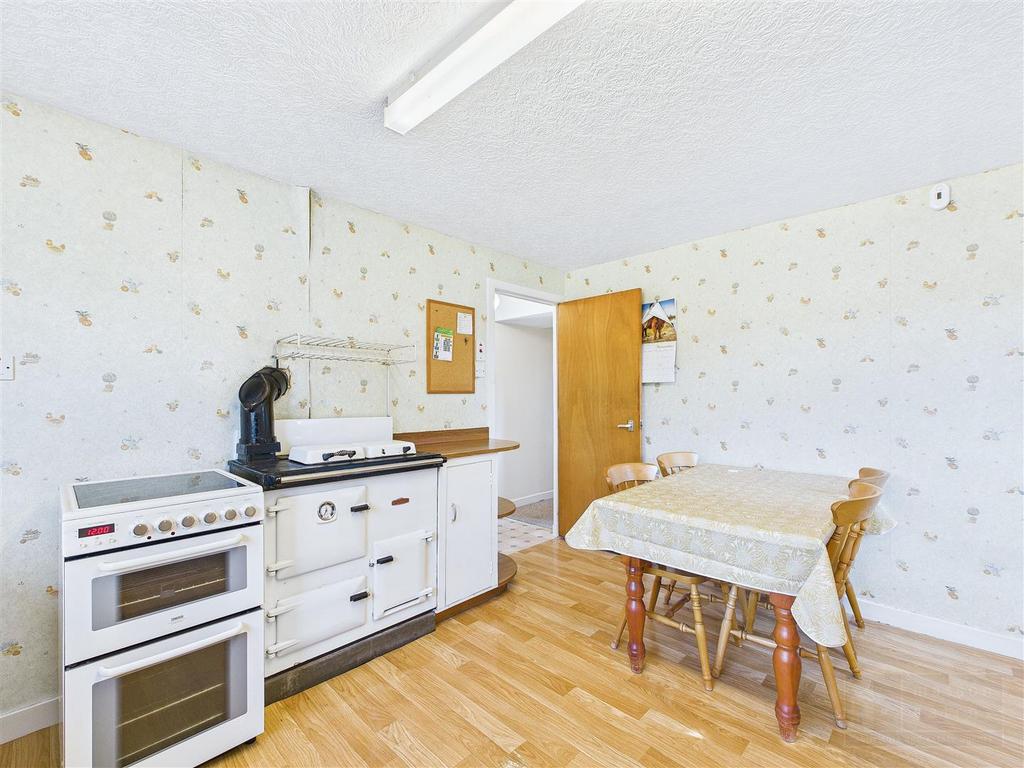 Kitchen / Dining