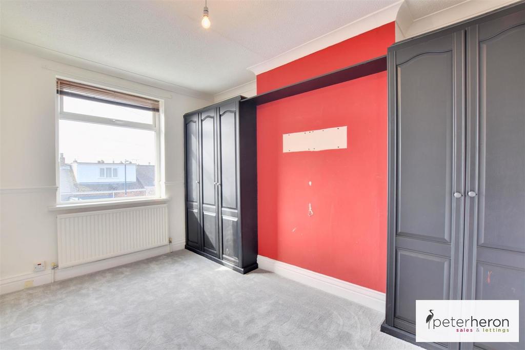 Bedroom 2 (rear)