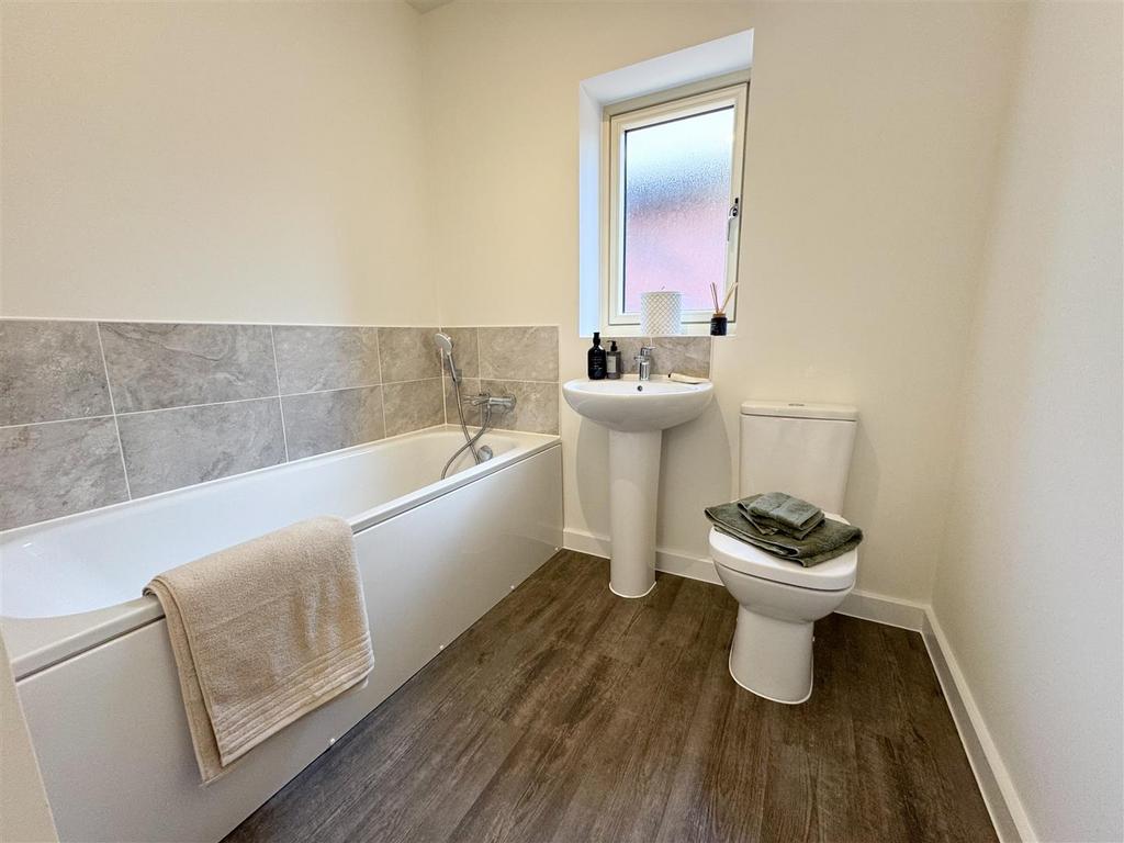 Plot 4 bathroom.jpg