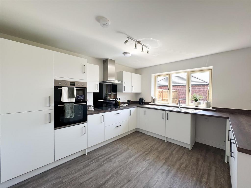 Plot 4 kitchen.jpg