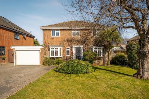 5 bedroom detached house to rent, Illingworth, Windsor