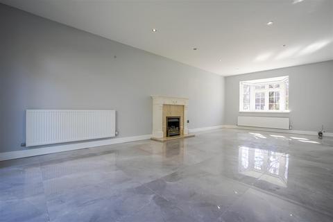 5 bedroom detached house to rent, Illingworth, Windsor