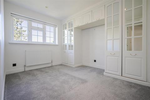 5 bedroom detached house to rent, Illingworth, Windsor
