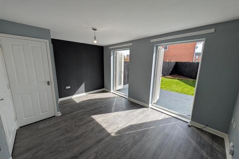 2 bedroom semi-detached house to rent, Moorfield Close, Darlington
