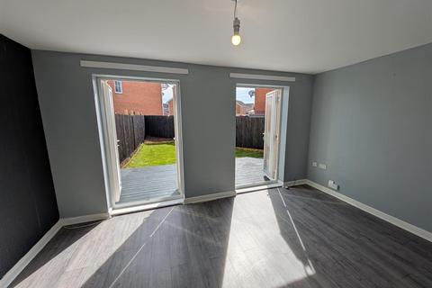 2 bedroom semi-detached house to rent, Moorfield Close, Darlington