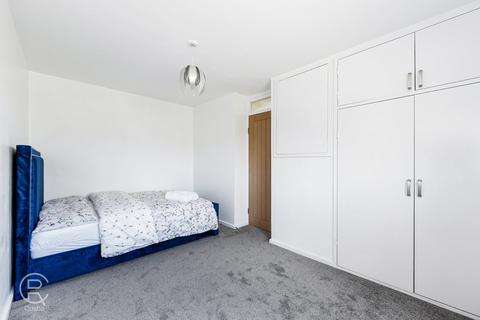 45 Allingham Close, London, W7 1NB