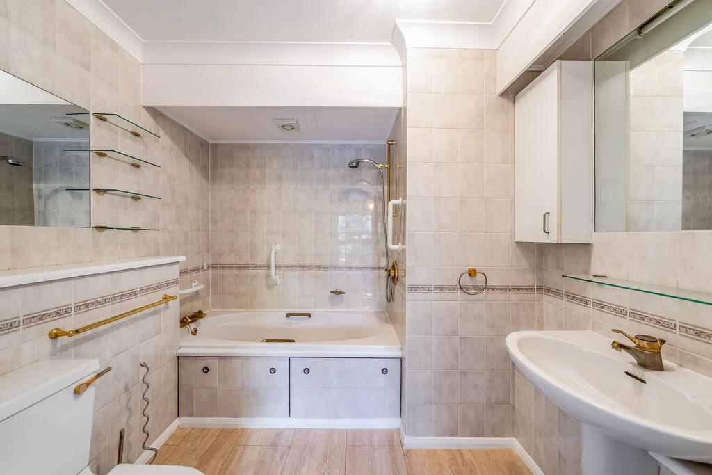 Main bathroom