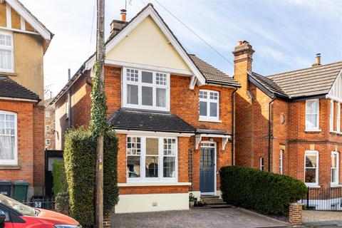 4 bedroom detached house for sale, Fengates Road, Redhill