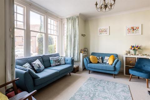 4 bedroom detached house for sale, Fengates Road, Redhill