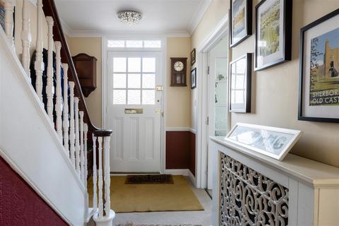 4 bedroom detached house for sale, Fengates Road, Redhill