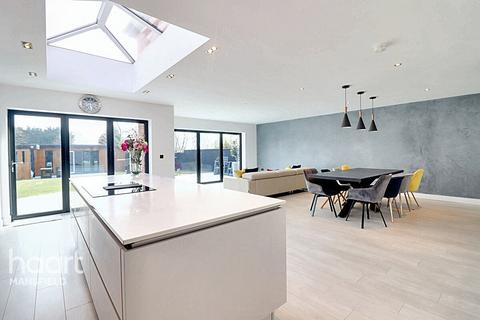 4 bedroom detached house for sale, Lime Grove, Mansfield