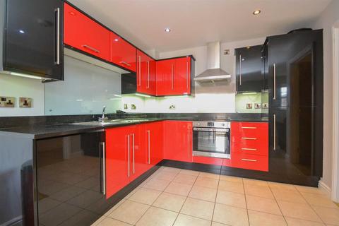2 bedroom apartment to rent, Stuart Court, Copthorne, Shrewsbury